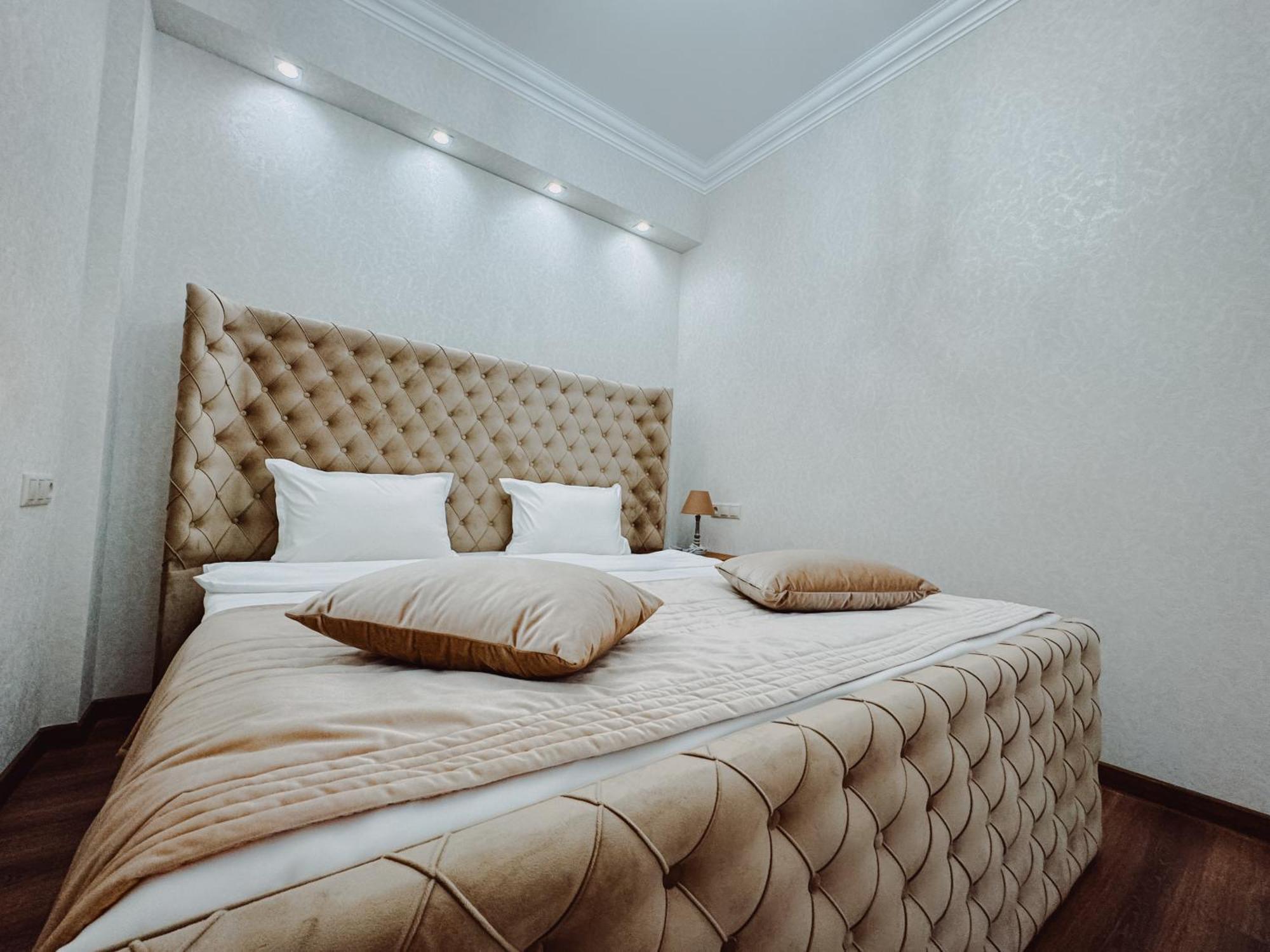 Armenia Hotel エレバン エクステリア 写真