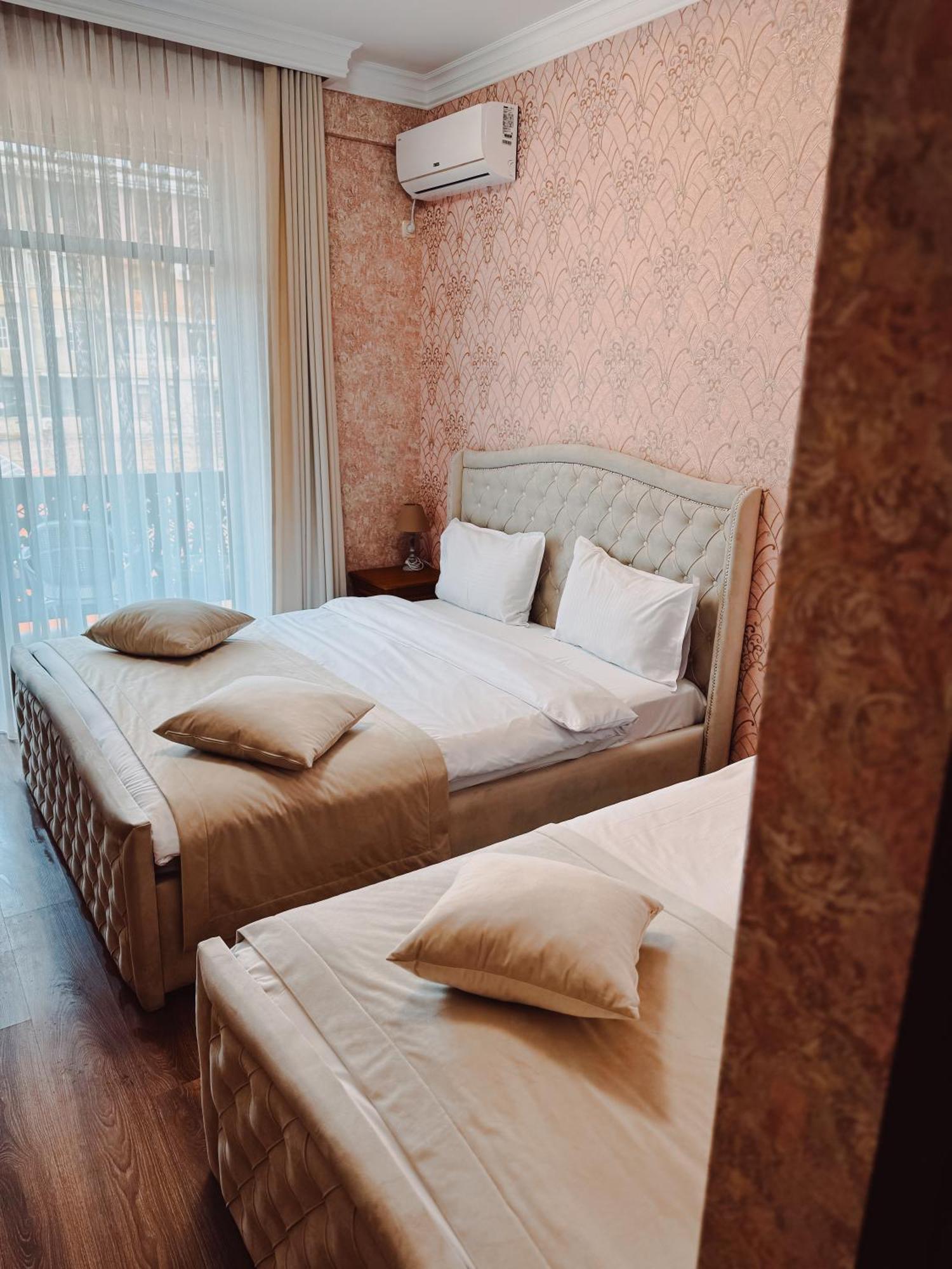 Armenia Hotel エレバン エクステリア 写真