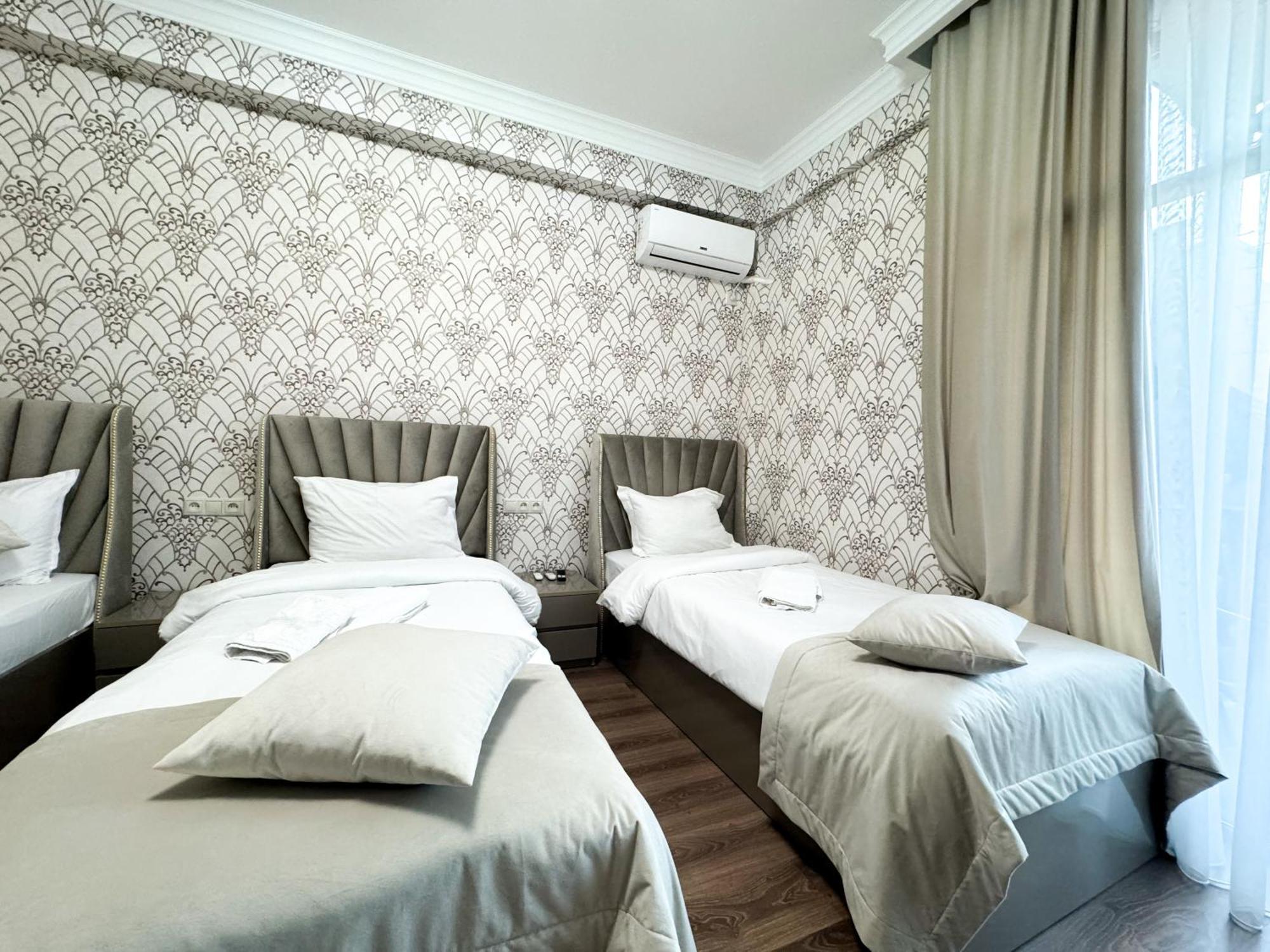 Armenia Hotel エレバン エクステリア 写真