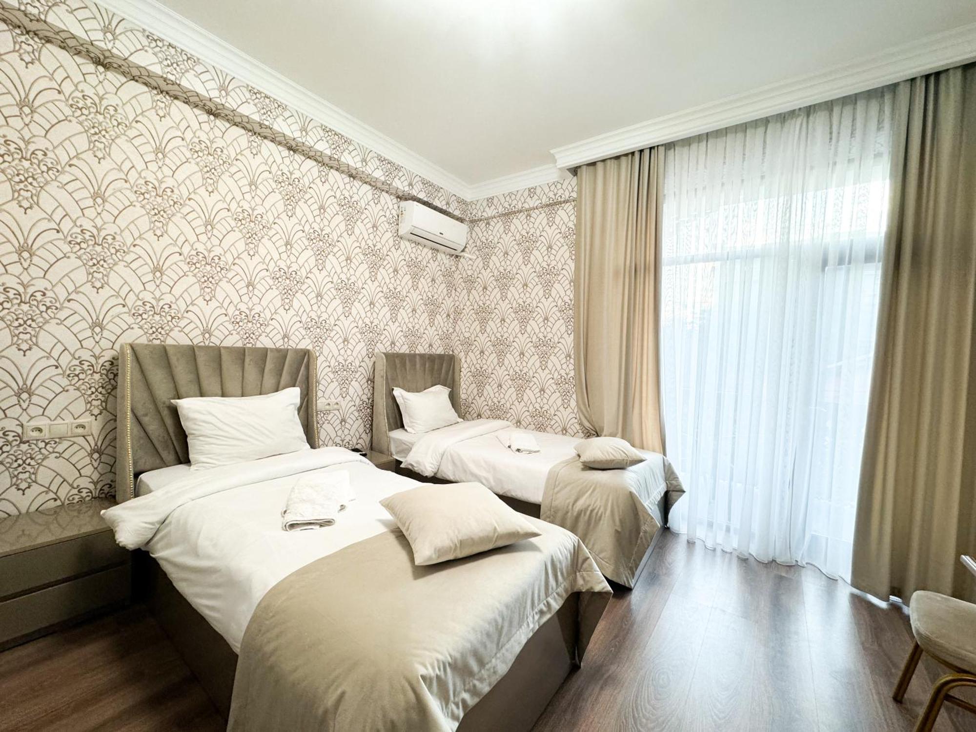 Armenia Hotel エレバン エクステリア 写真