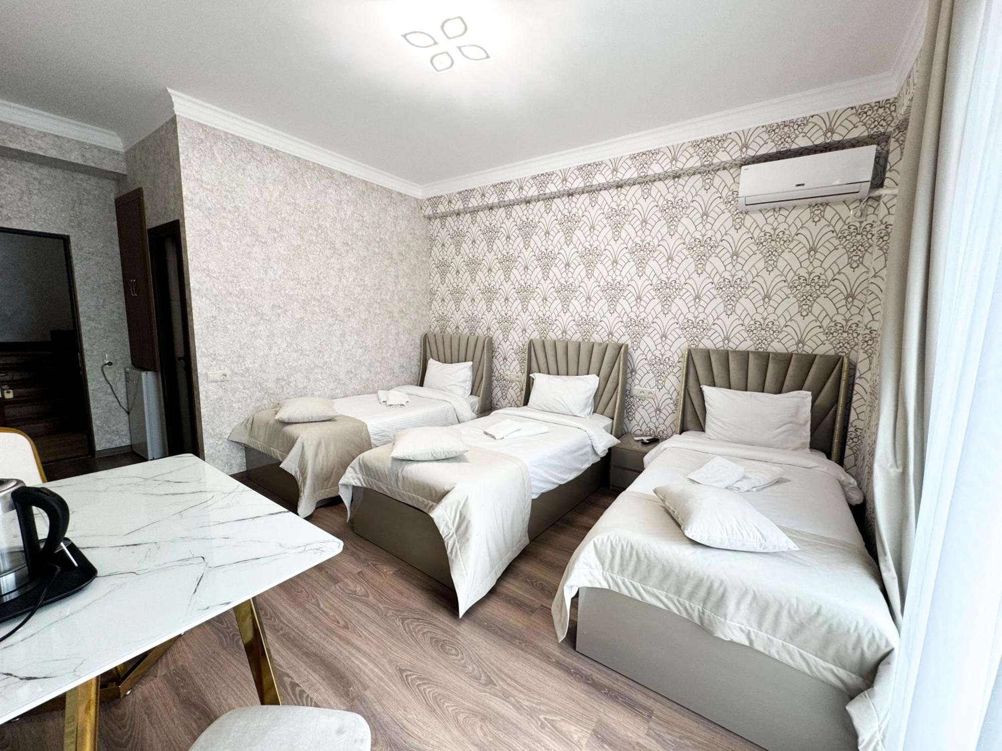 Armenia Hotel エレバン エクステリア 写真
