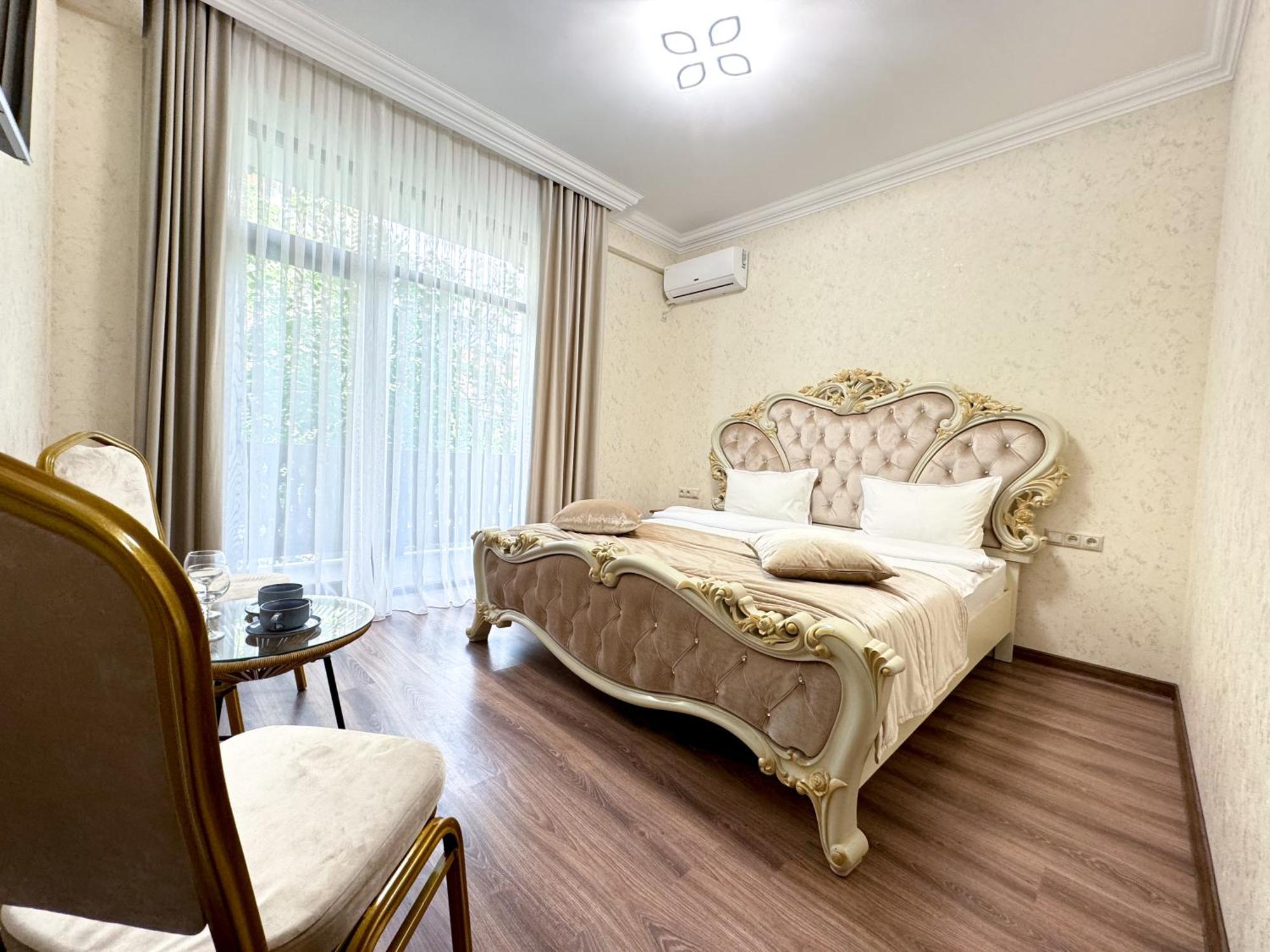 Armenia Hotel エレバン エクステリア 写真