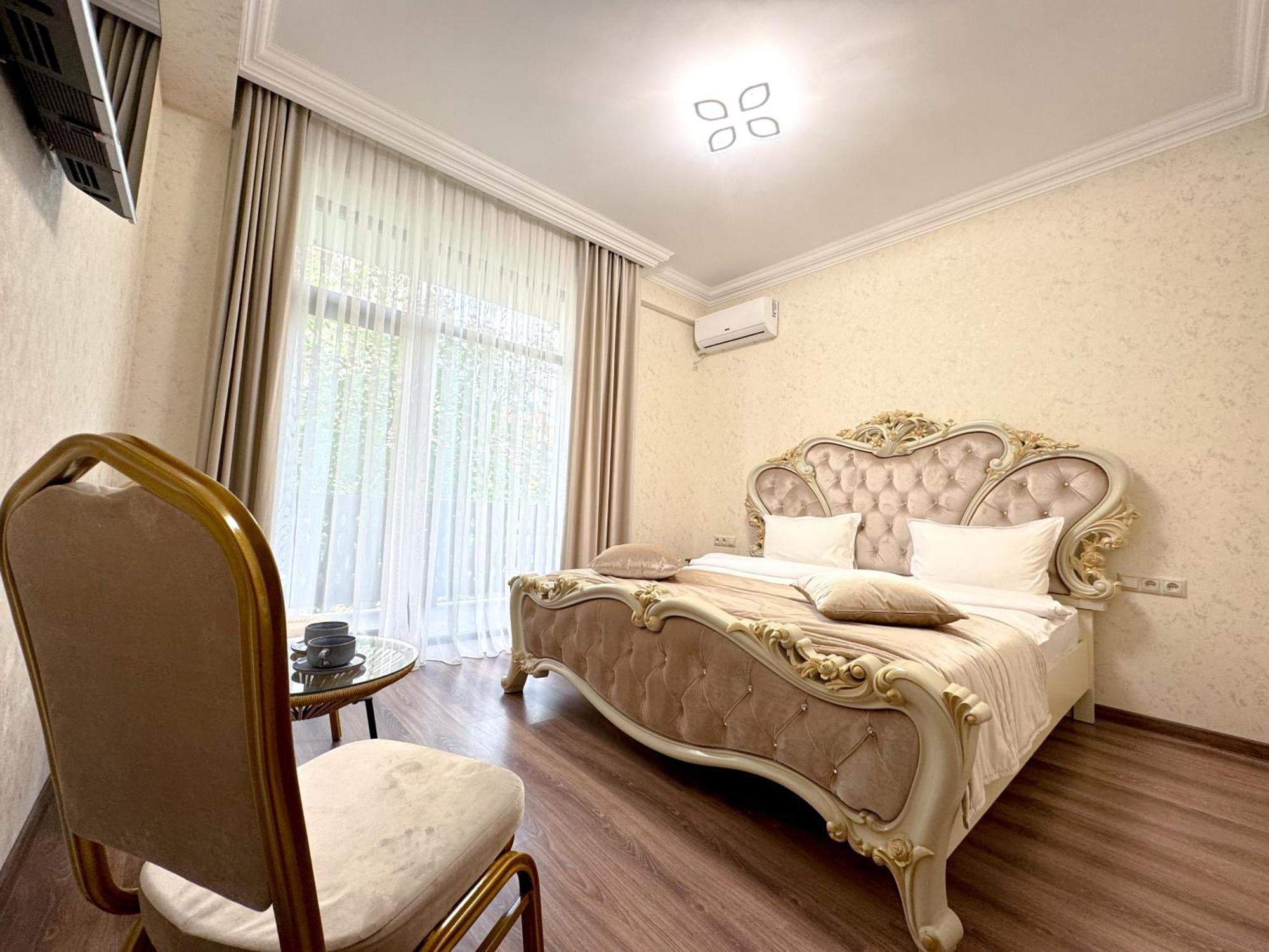 Armenia Hotel エレバン エクステリア 写真