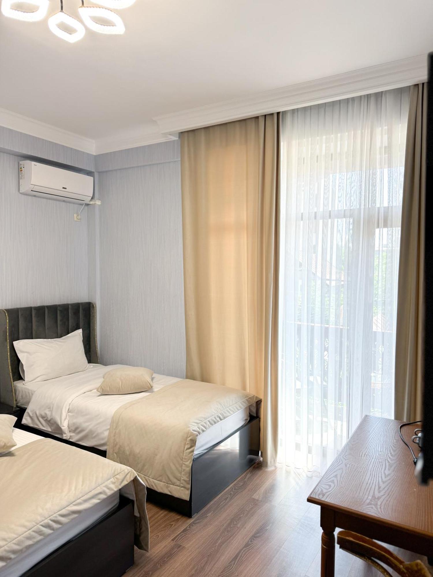 Armenia Hotel エレバン エクステリア 写真