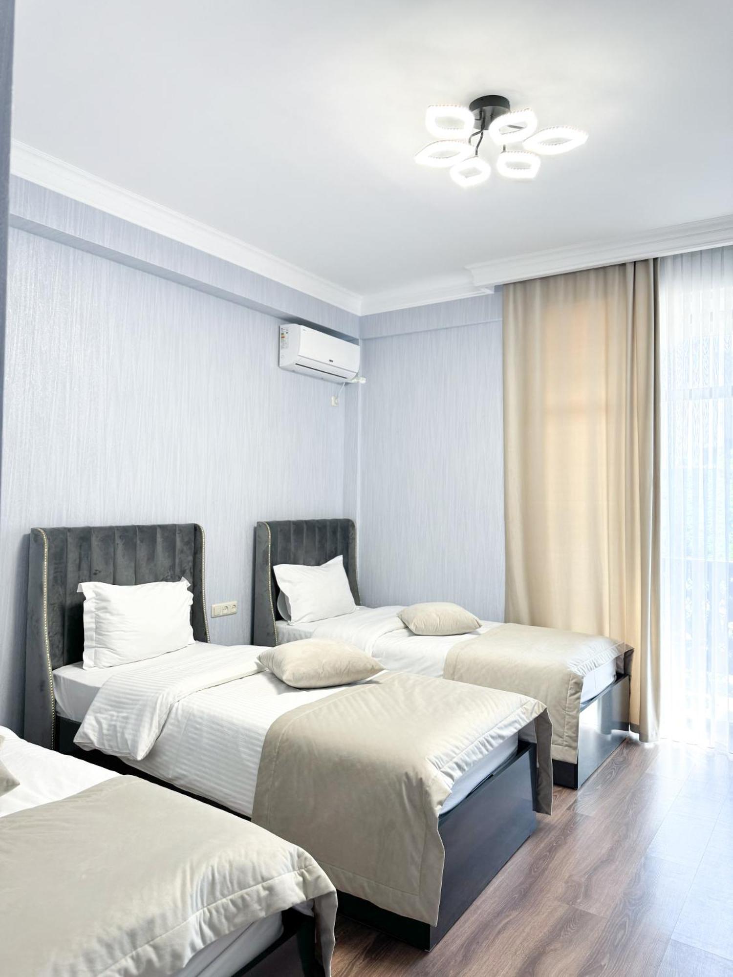Armenia Hotel エレバン エクステリア 写真