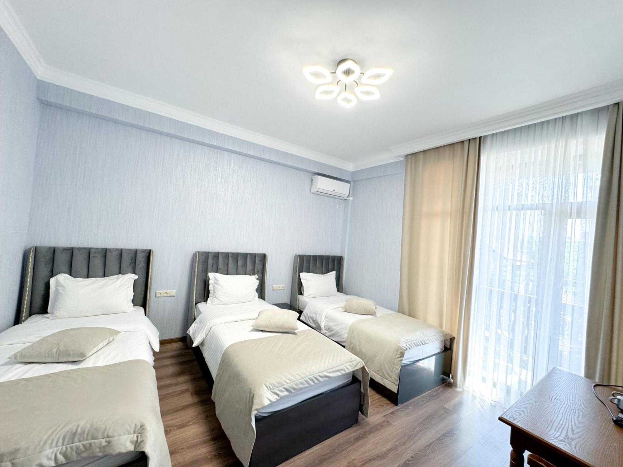 Armenia Hotel エレバン エクステリア 写真
