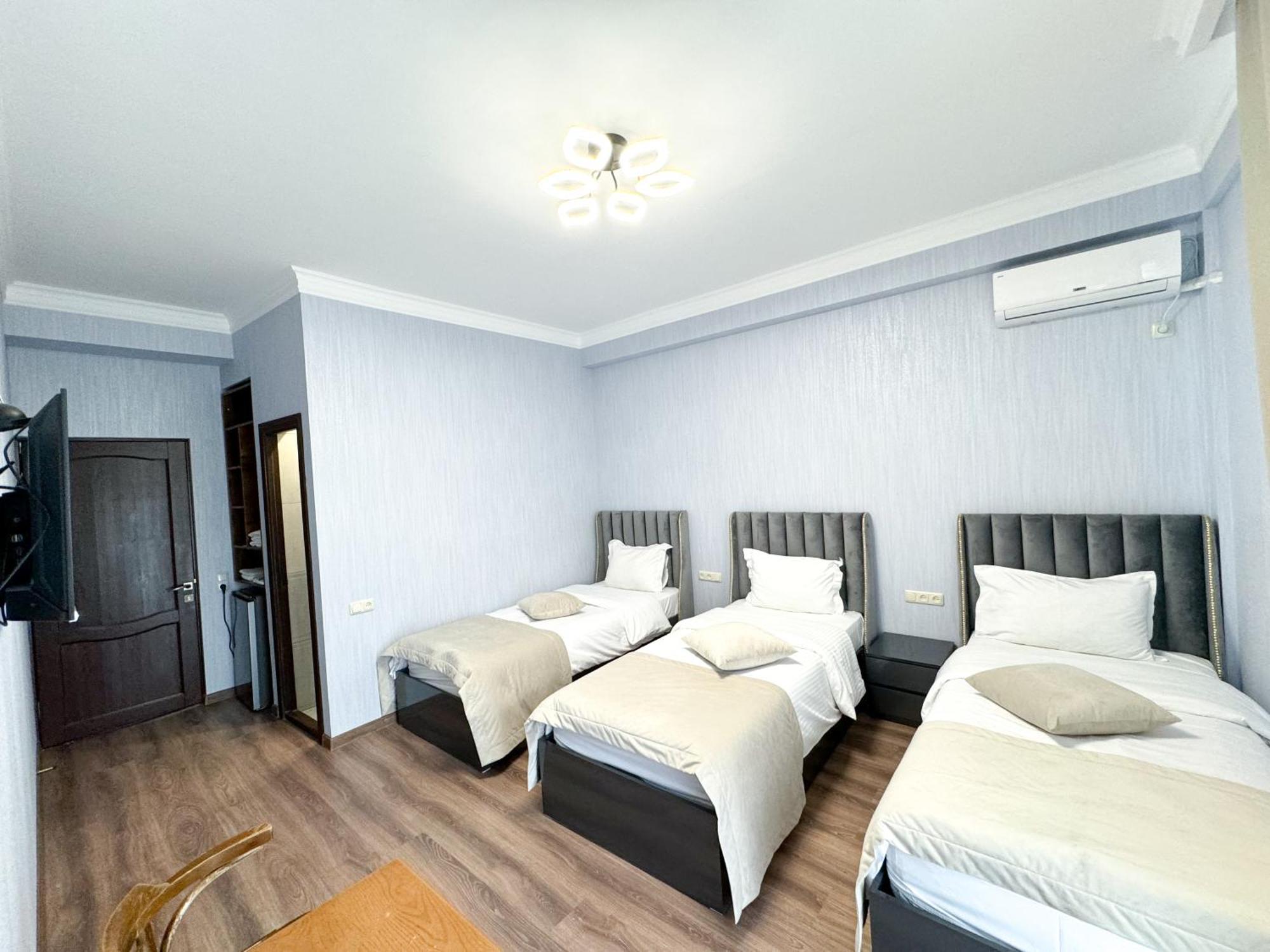 Armenia Hotel エレバン エクステリア 写真