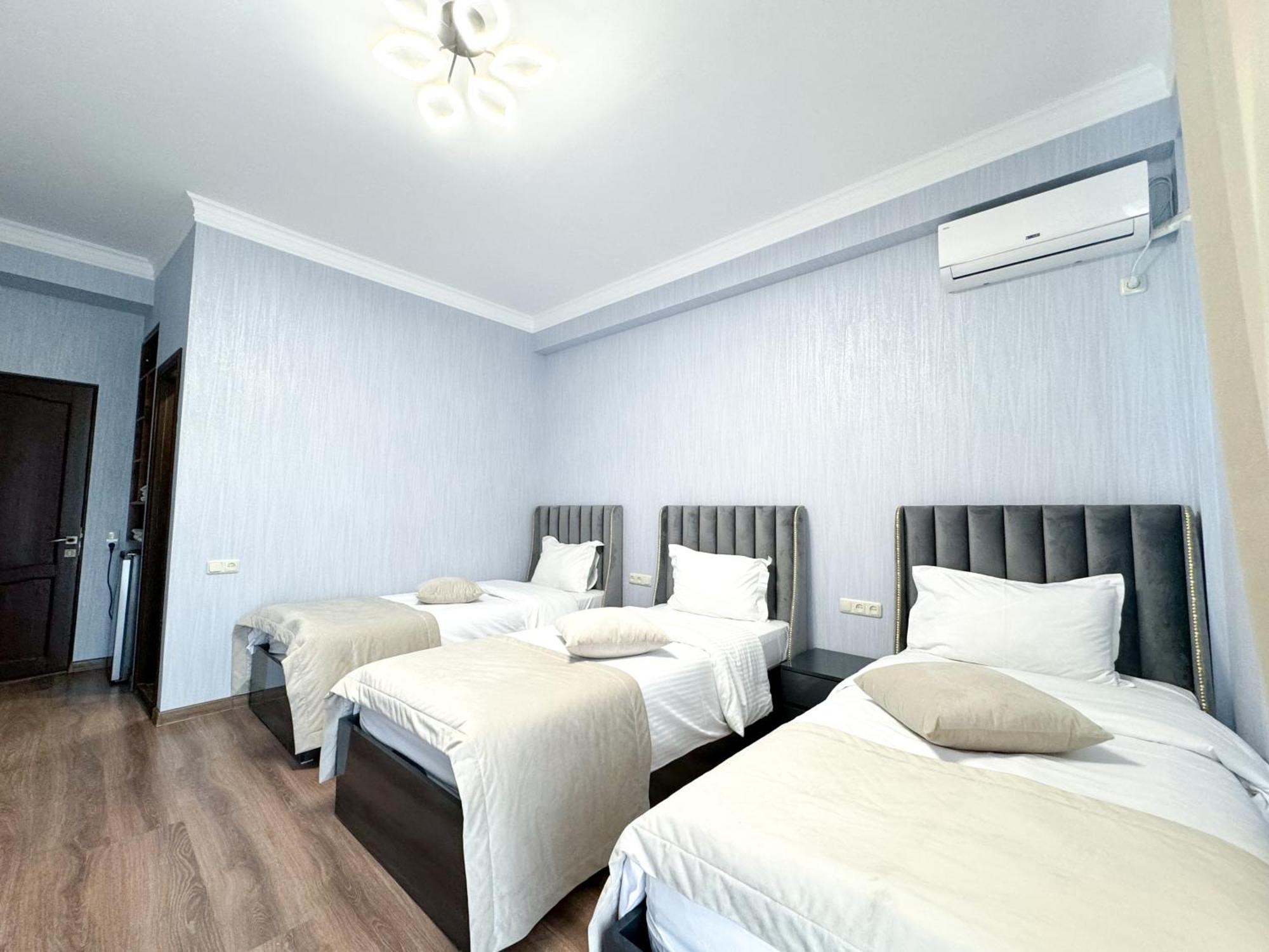 Armenia Hotel エレバン エクステリア 写真